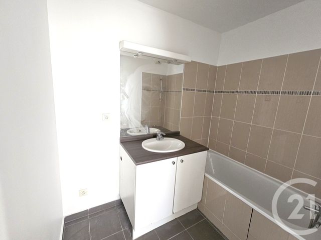 Appartement F3 à vendre - 3 pièces - 61.06 m2 - SAVIGNY LE TEMPLE - 77 - ILE-DE-FRANCE - Century 21 Ld Immobilier
