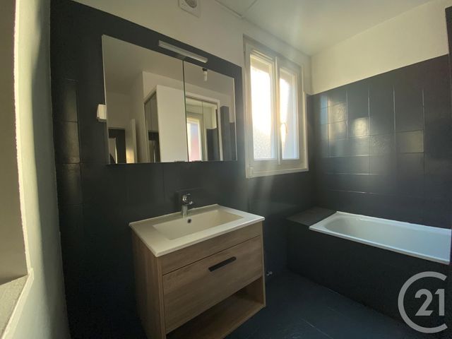 Appartement F2 à louer - 2 pièces - 64.11 m2 - LA VILLE DU BOIS - 91 - ILE-DE-FRANCE - Century 21 Ld Immobilier